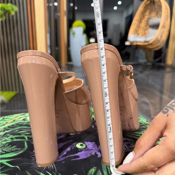 Valentino Women's Blush Platform Sandals - Picture 9 of 9